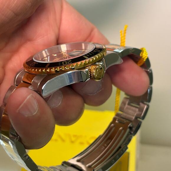 Invicta Pro Diver 37158 Men's Quartz Watch 40mm Black Dial Two Tone Bracelet - Picture 14 of 17